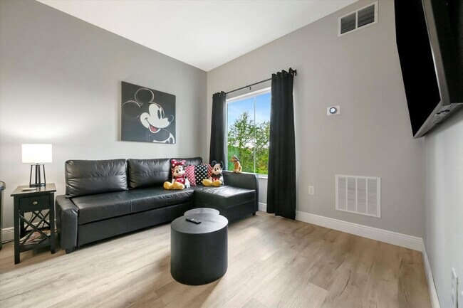 Building Photo - 8303 Palm Pkwy