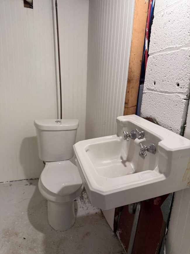 Building Photo - HOUSE CLOSE TO EVRYTHING YOU NEED.THIS HOME IS A MUST SEE!!!