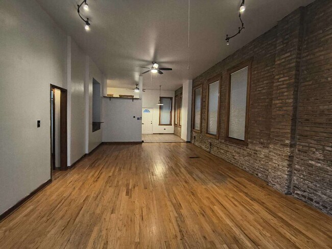 Building Photo - 1532 W 19th St