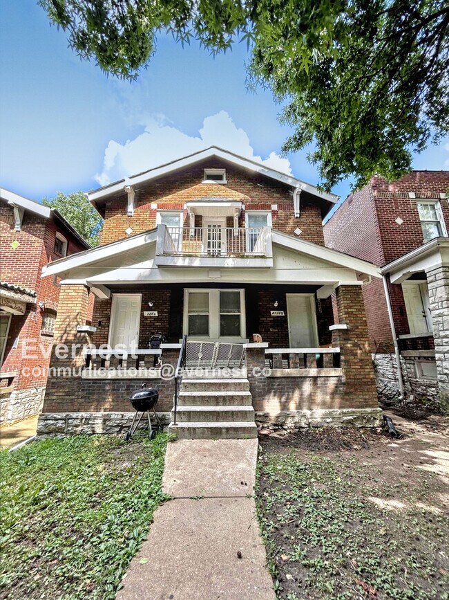 Building Photo - 2 Bed, 1 Bath Home with Balcony / Pet-Frie...