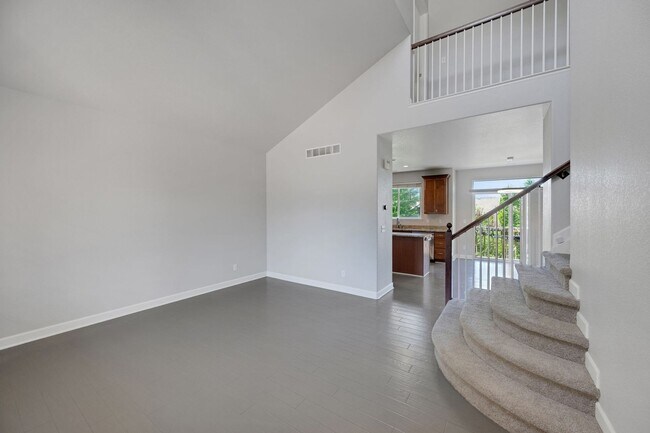 Building Photo - Spacious 5BR House in Aurora