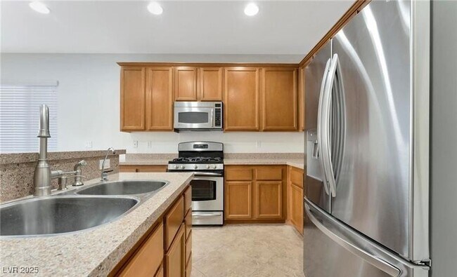 Building Photo - 9764 Bedstraw St