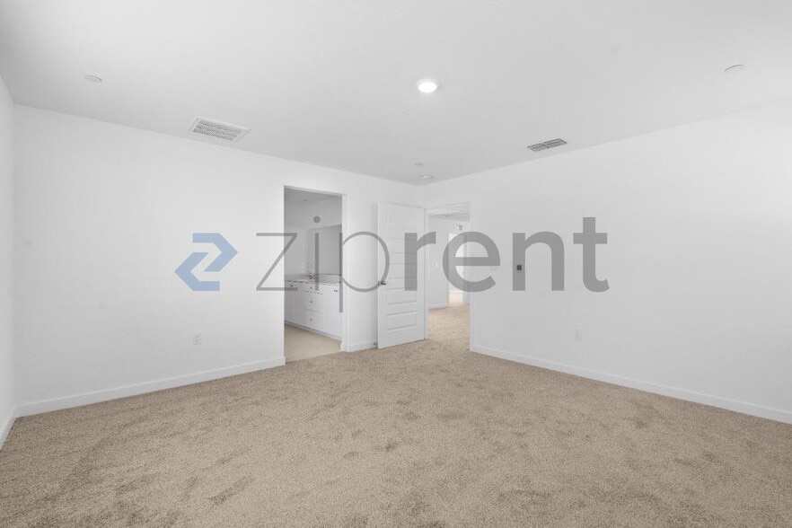 Building Photo - Unit
