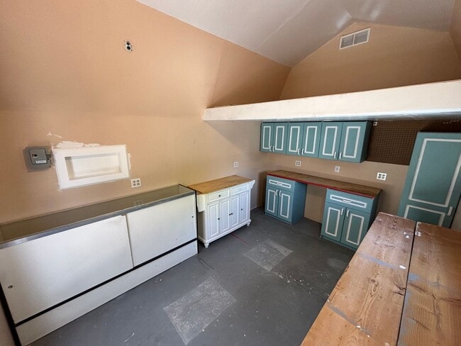 Building Photo - This inviting single-story home boasts a s...