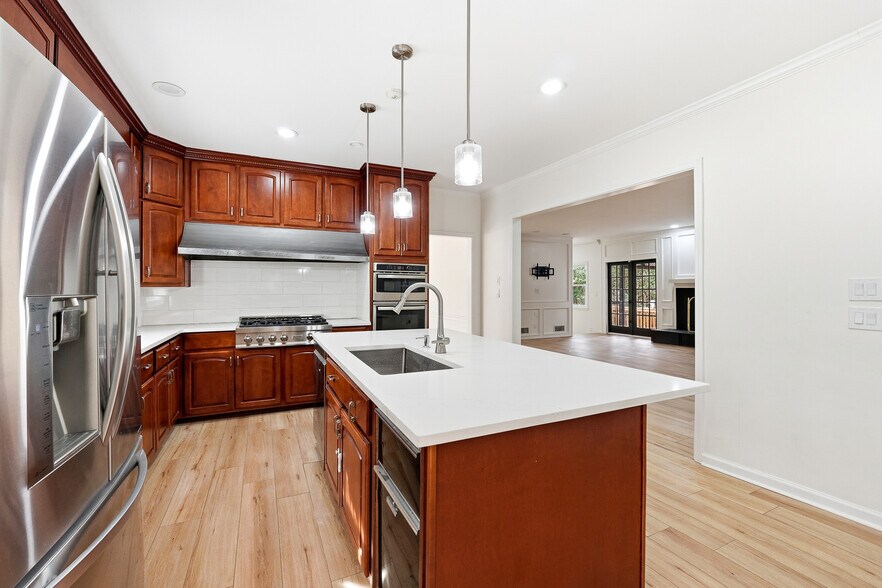 Building Photo - Room in House on River Park Dr