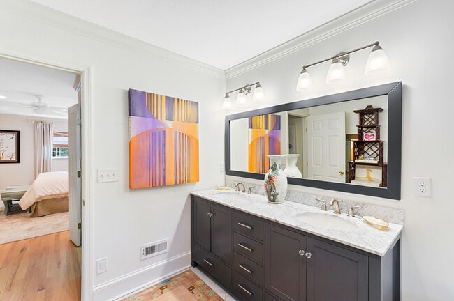 Building Photo - 614 Ellsworth Rd