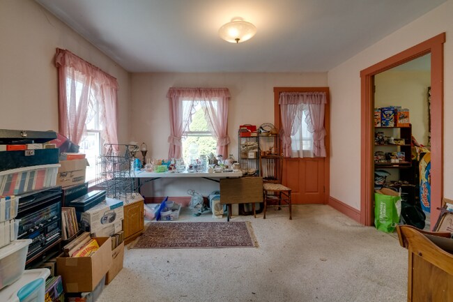 Building Photo - 488 E Main St