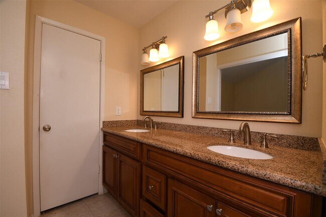 Building Photo - 2596 Bering Dr