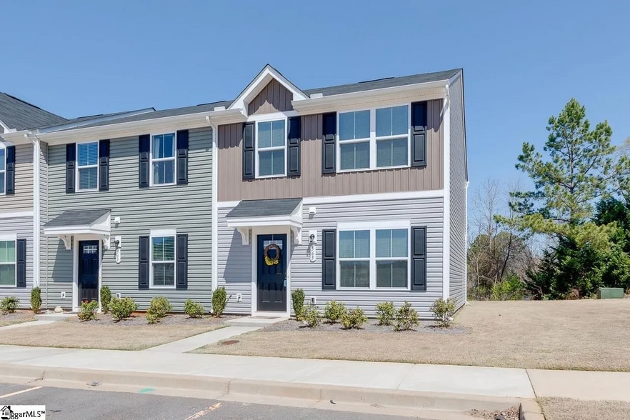 Primary Photo - 565 Hampton Townes Dr