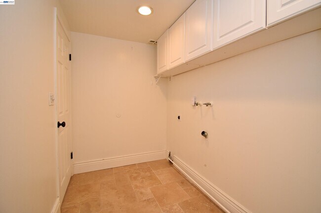 Building Photo - 1626 Harlan Dr