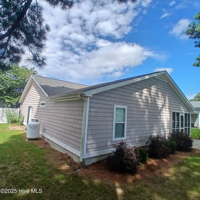 Building Photo - 4999 Glen Cove Dr SE