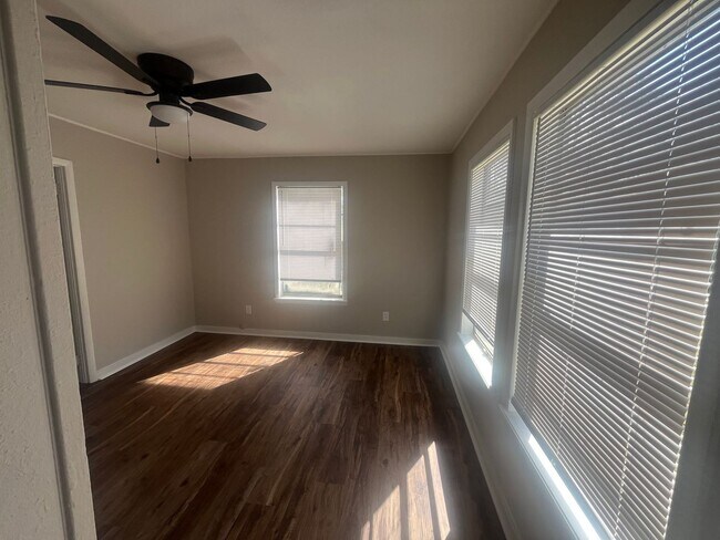 Building Photo - Freshly remodled 3 BR 1 Bath home