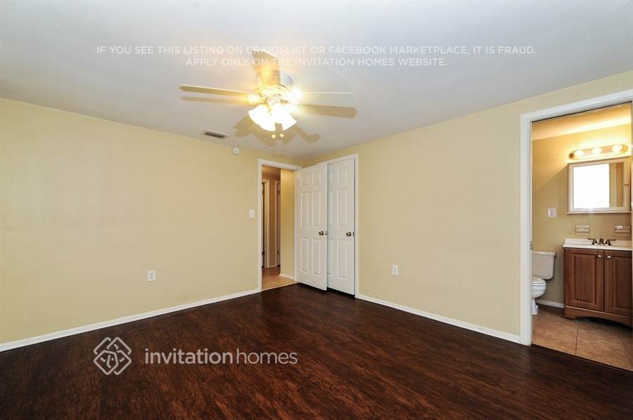 Building Photo - 3041 Holiday Lake Dr