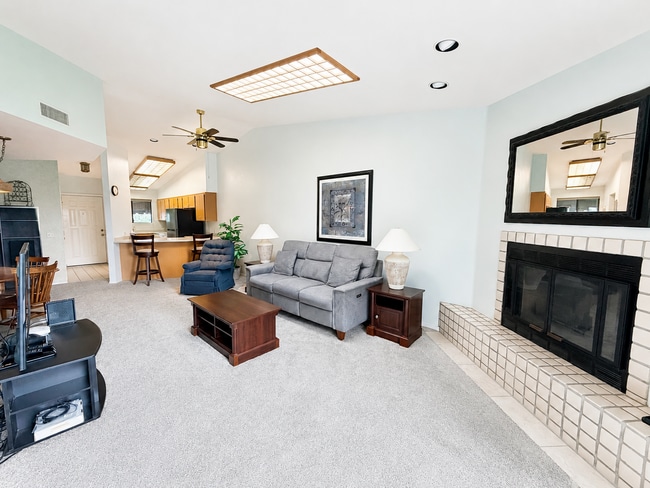 Building Photo - 4925 Summit Cir