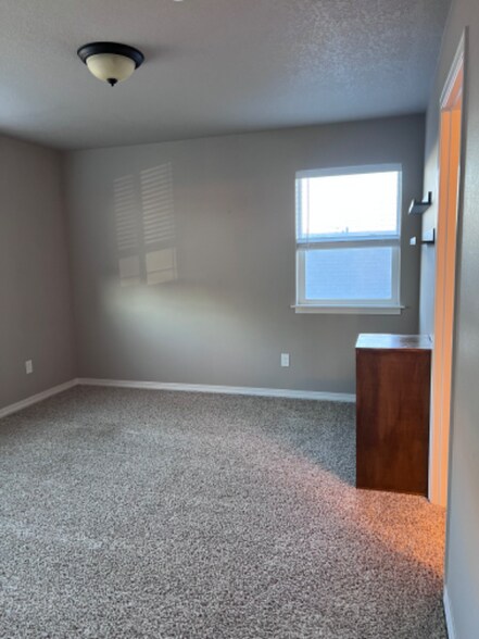 Building Photo - 4491 Corvina St