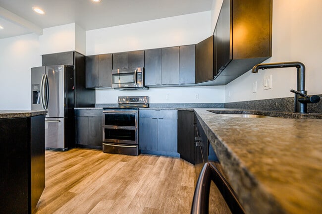 Building Photo - 423 W College Ave