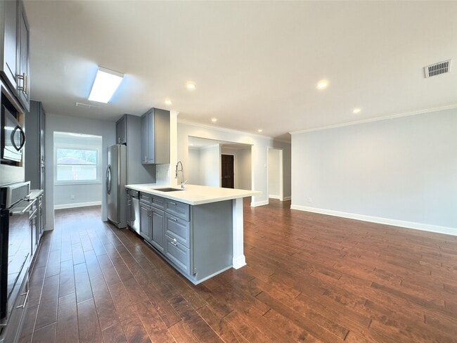 Building Photo - 1415 Mapleton Dr