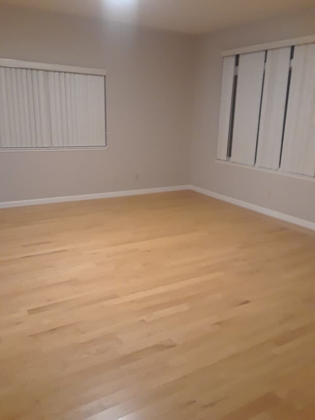 Building Photo - 473 34th Ave