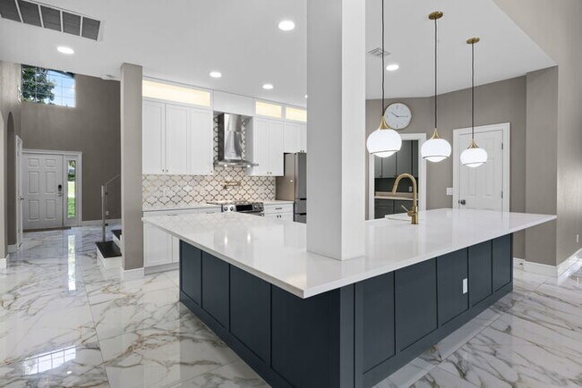 Building Photo - Fully Remodeled 5/4 Art Deco-Inspired Home...