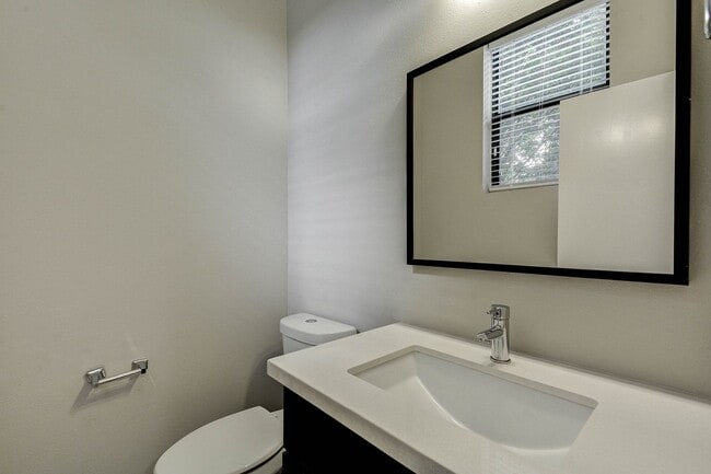 Building Photo - Modern Comfort Meets City Living — 3-Story Townhome Ready Now!