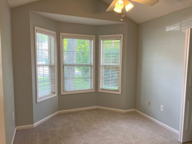 Building Photo - Beautiful Lake Side Location! Lake Linden ...