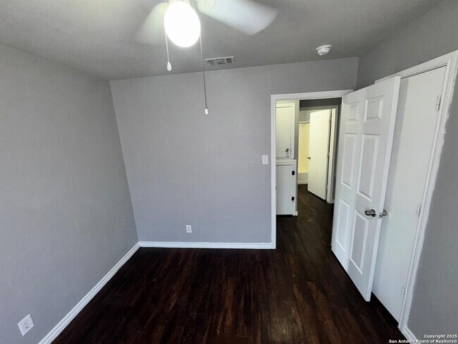 Building Photo - 830 W Hutchins Pl