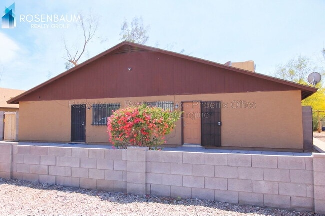 Building Photo - 2747 E Chipman Rd