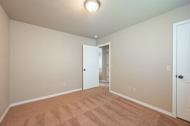 Building Photo - 3/2 in Hillside Terrace!