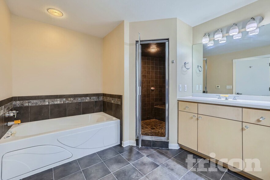 Building Photo - 5 Oak Shore Dr