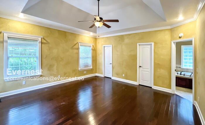 Building Photo - 607 Castle Dr