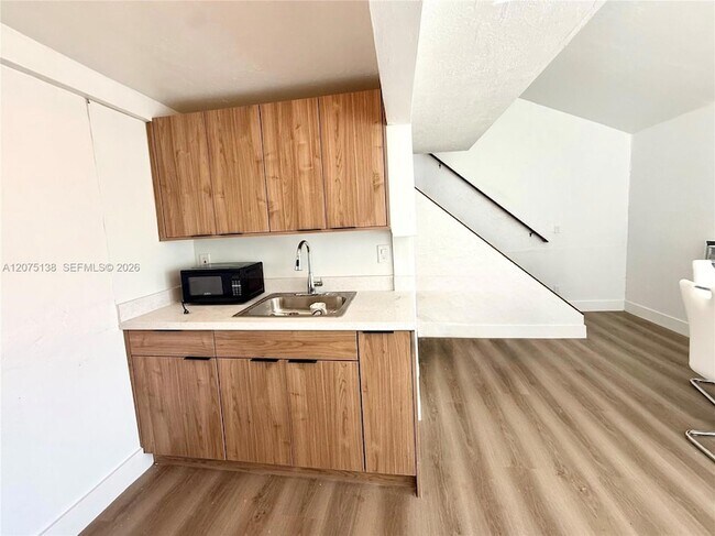 Building Photo - 119 NW 43rd Ct