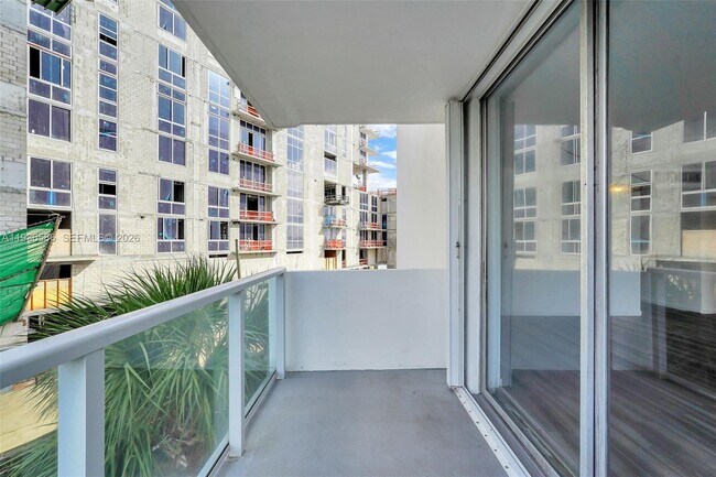 Building Photo - 3301 NE 5th Ave