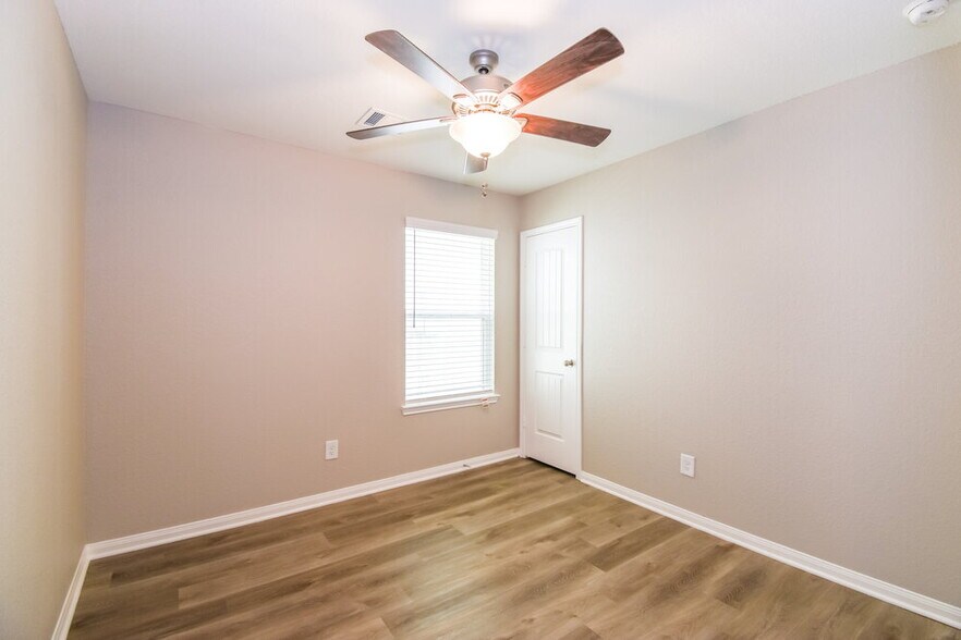 Building Photo - 10339 Spruce Villa Trce