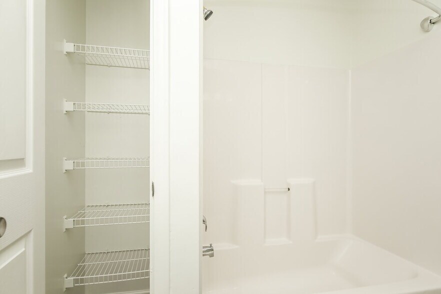 Building Photo - 54 Virginia Heights Dr