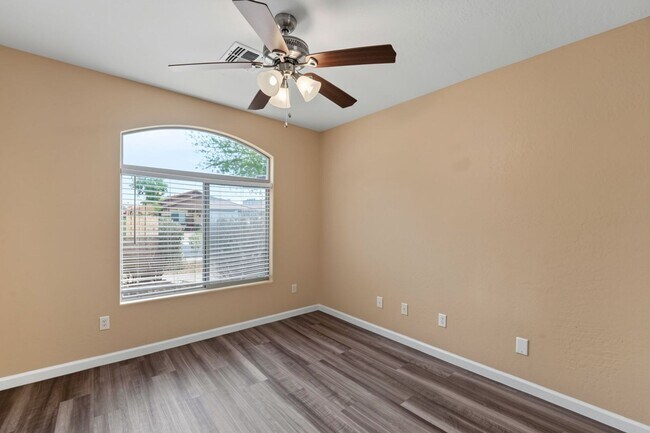 Building Photo - 25840 W Winslow Ave