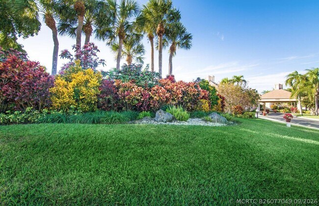 Building Photo - 5355 10th Fairway Dr