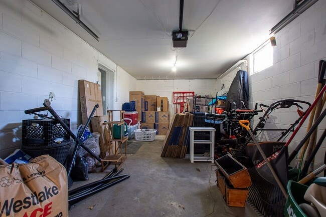 Building Photo - Beautiful 3 Bedroom / 1 Bath Home in Distr...