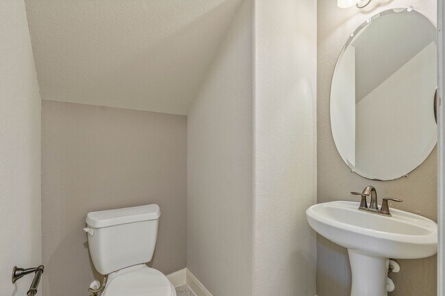 Building Photo - 166 Lindenberry Cir