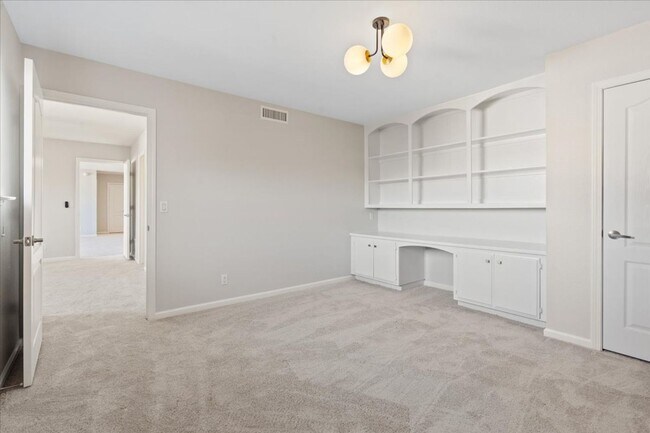 Building Photo - 669 Oakmont Ave