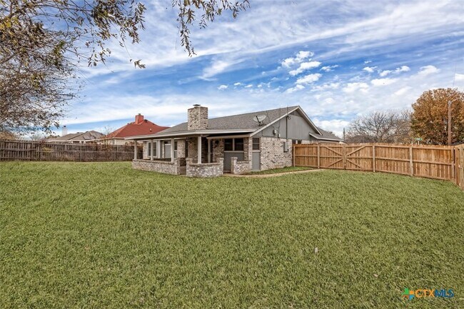 Building Photo - 1102 August Dr