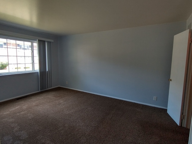 Building Photo - 25336 Shiawassee Cir