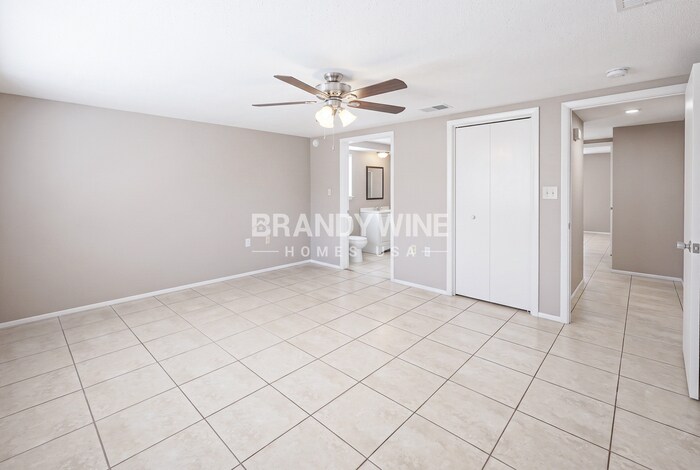 Building Photo - 7815 Treasure Pointe Dr