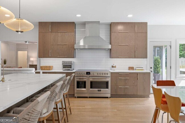Building Photo - 9950 Farmbrook Ln