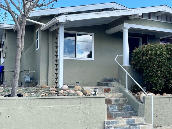 Building Photo - OPEN HOUSE 3/28 - Charming Single Family Home