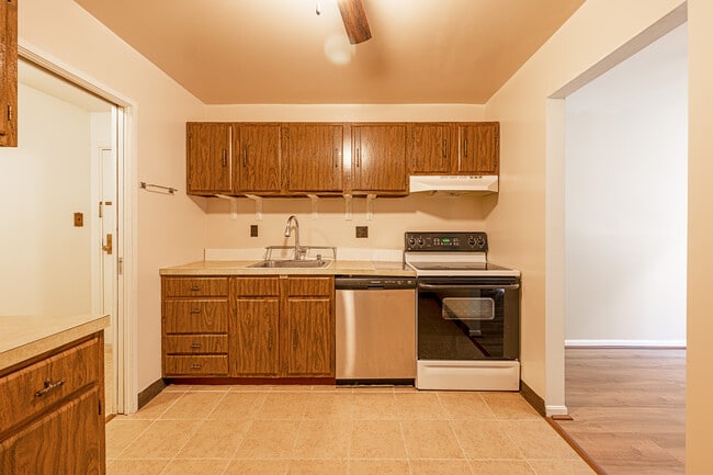 Building Photo - 9728 Kingsbridge Dr