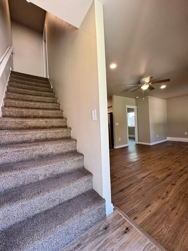 Building Photo - Available Now! 3 Bed/1.5 Bath Close to Downtown Lodi