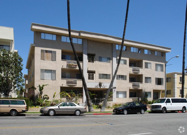 The Savoy - 330 crescent drive, Beverly Hills CA 90210