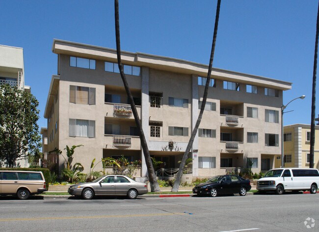 Building Photo - The Savoy