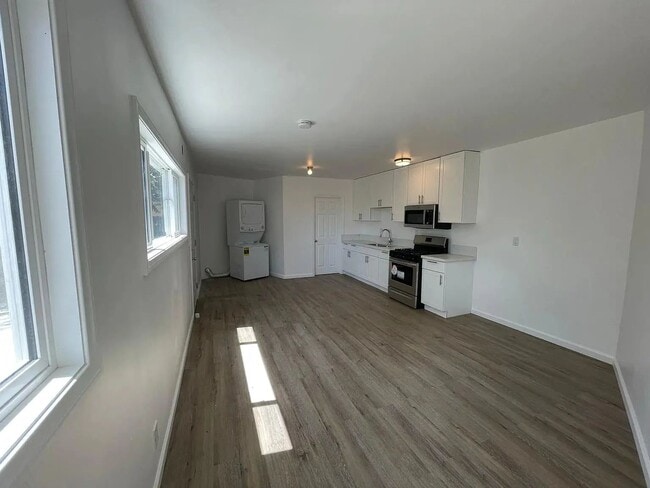 Building Photo - Ontario's