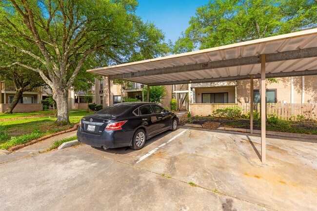 Building Photo - 3500 Tangle Brush Dr